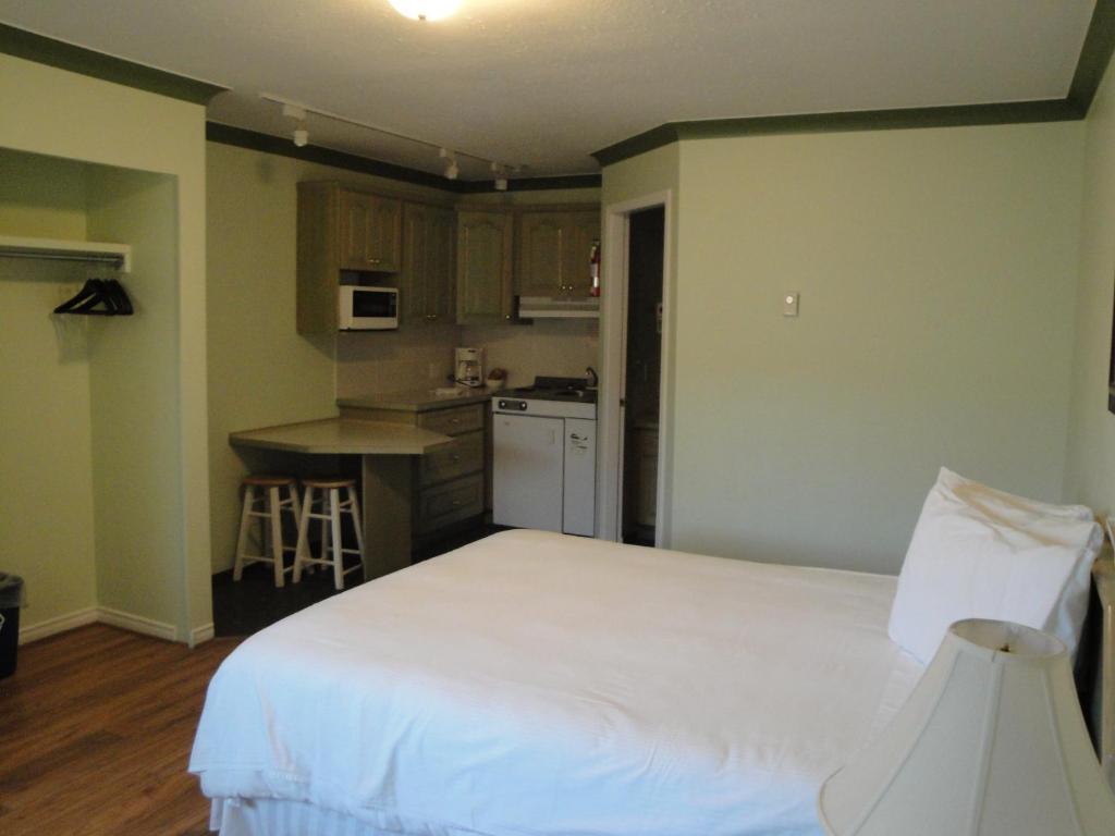Tiki Shores Inn&Suites Penticton Habitación foto