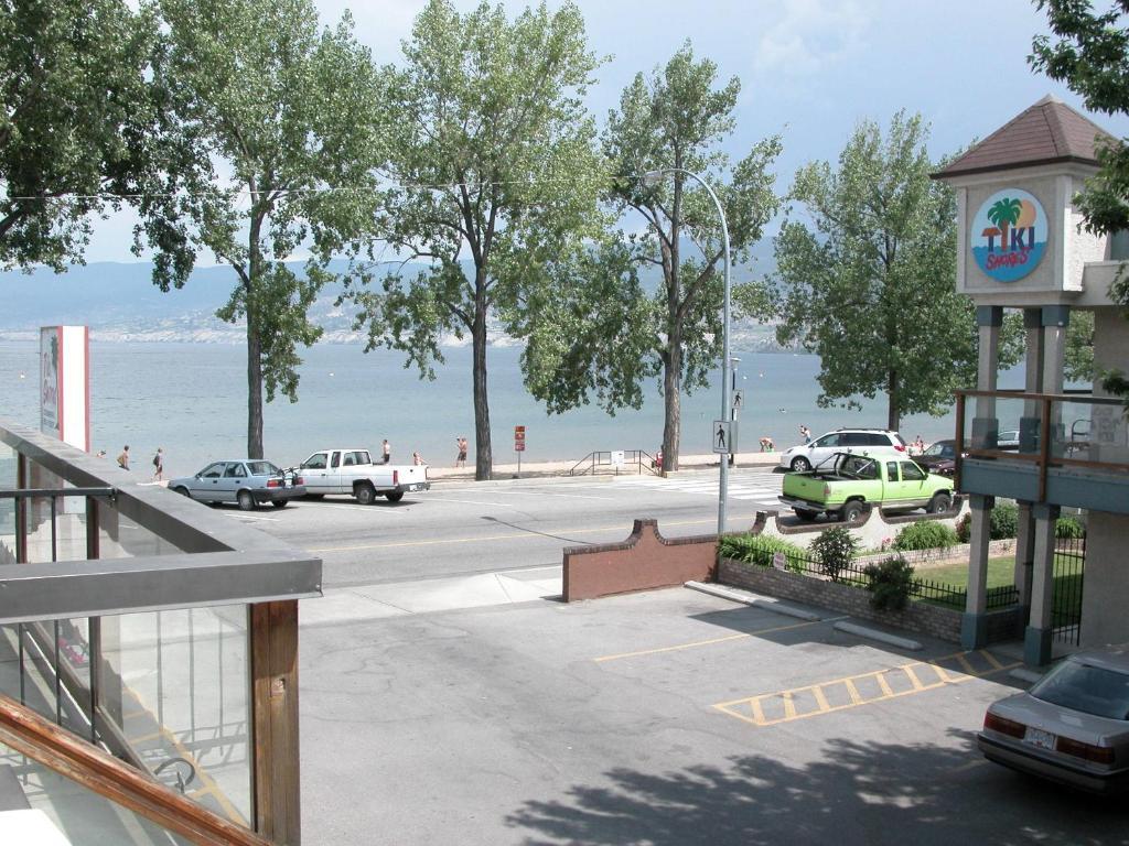 Tiki Shores Inn&Suites Penticton Exterior foto